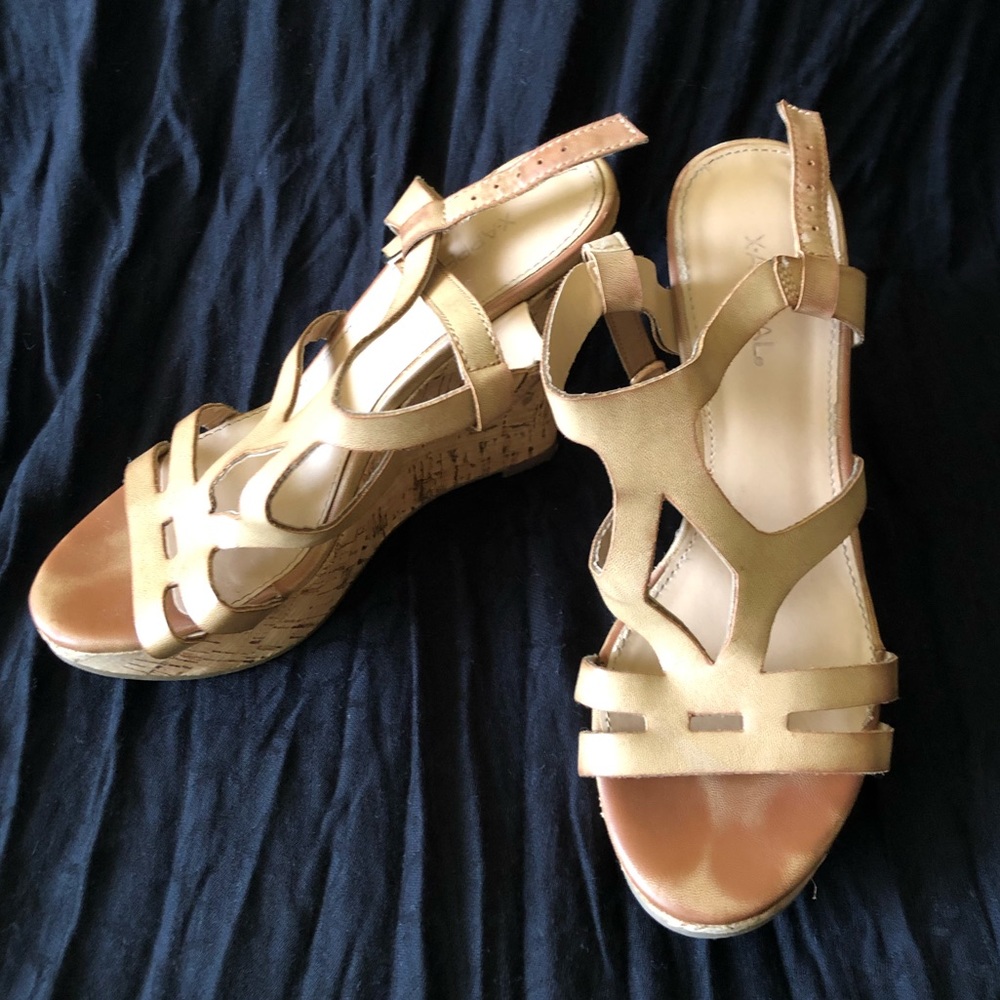Nude wedges